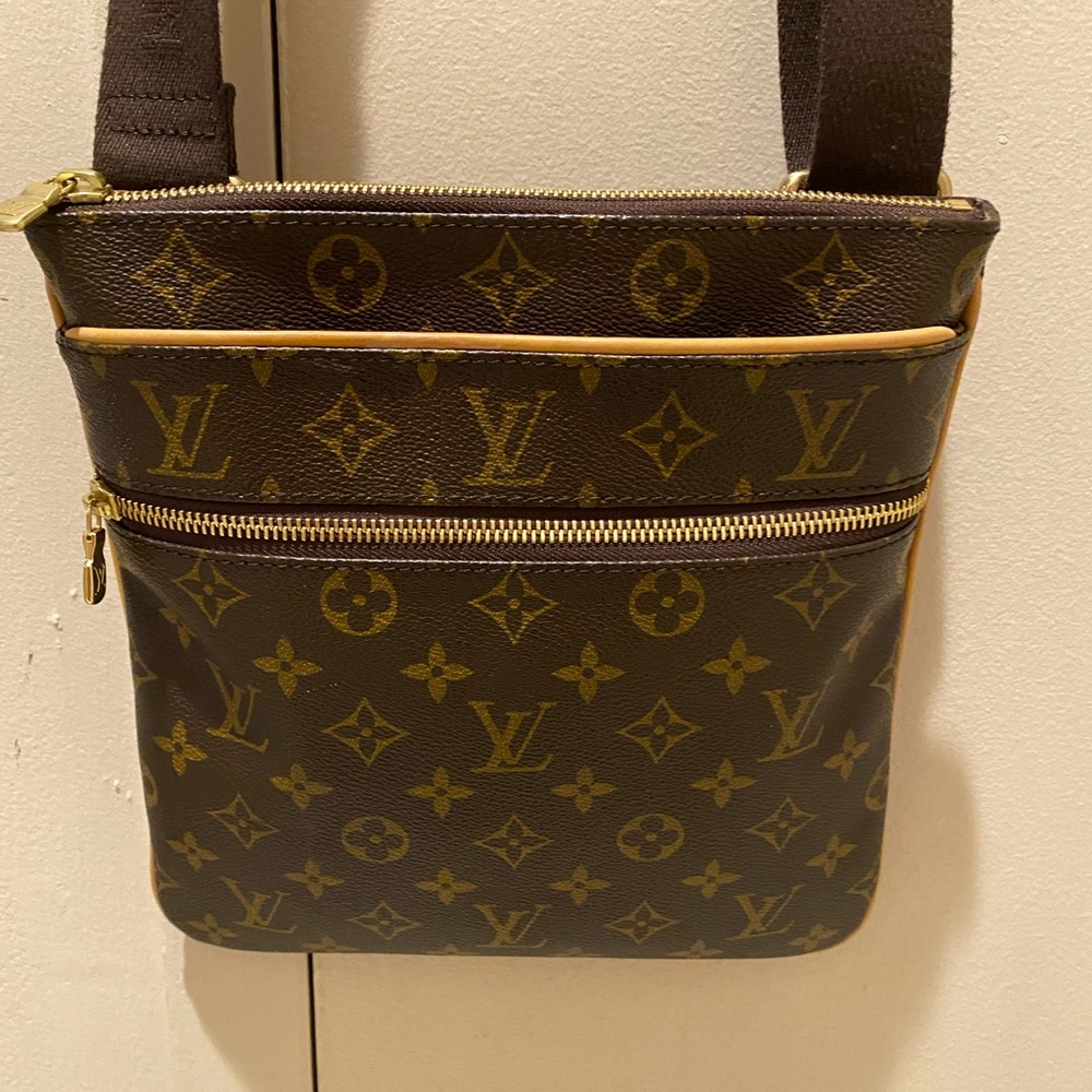 Louis Vuitton Monogram Pochette Messanger Bag